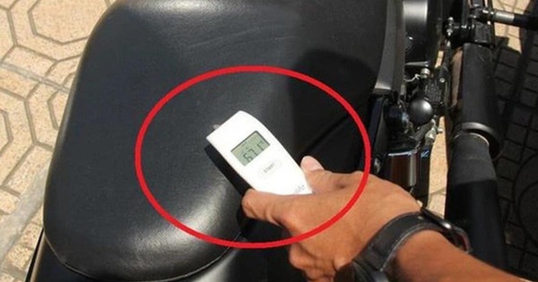 Cách hạ nhiệt yên xe máy khi trời nắng nóng như đổ lửa