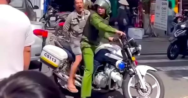 Cầm dao quắm vào trường tìm giáo viên nghi 'dìm' điểm con mình