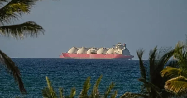 Hàn Quốc nói tên lửa Iran đánh trúng tàu hàng ở eo biển Hormuz