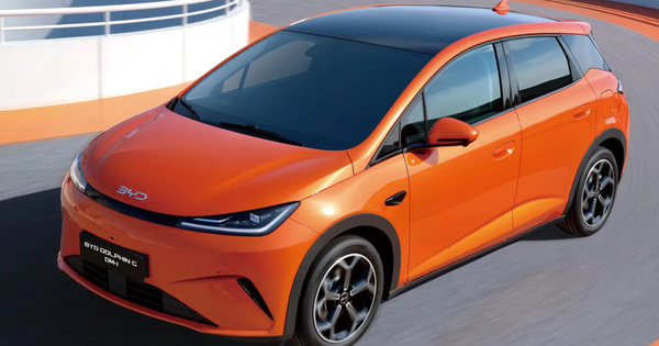 BYD Dolphin vừa ra mắt Việt Nam nay có thêm bản hybrid, sạc đầy đi được 1.000 km, khách Việt muốn mua phải chờ khá lâu