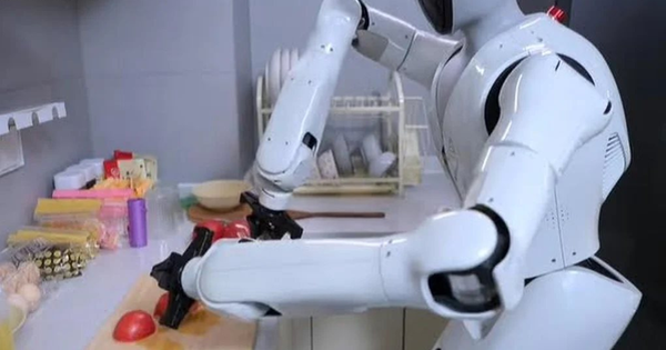 Chỉ cần nhìn robot Trung Quốc 