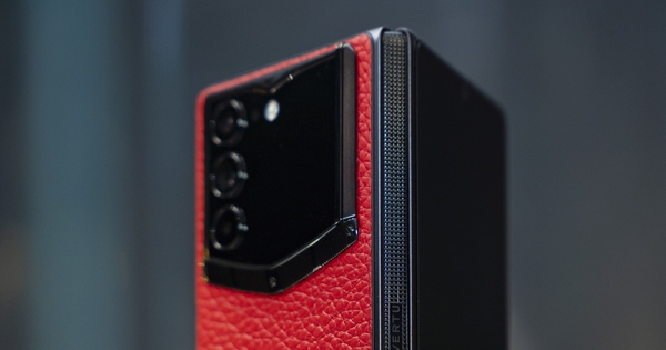 Sắp lộ diện đại gia Việt đầu tiên mua smartphone 