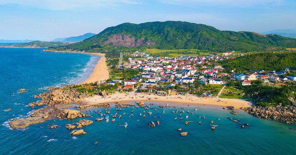 Bãi biển miền Trung hoang sơ được chủ tịch tỉnh đăng lên Facebook: 