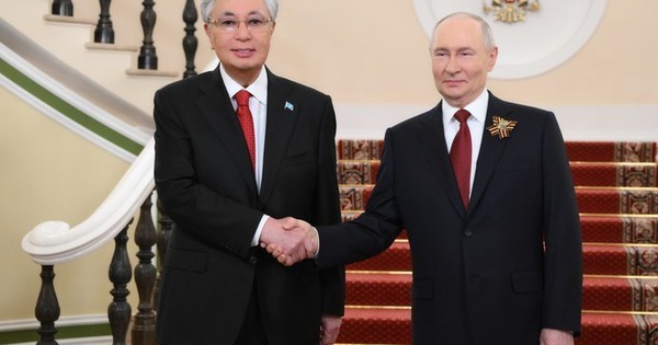 Xem chiến đấu cơ Kazakhstan hộ tống máy bay chở ông Putin tới Astana