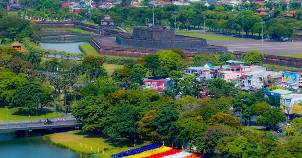 Cảnh tượng bên bờ sông Hương khiến nhiều người bất ngờ, nhận xét: Không tin vào mắt mình