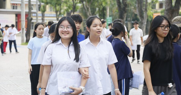 Sáng nay (29/5), gần 125.000 thí sinh Hà Nội làm thủ tục dự thi vào lớp 10