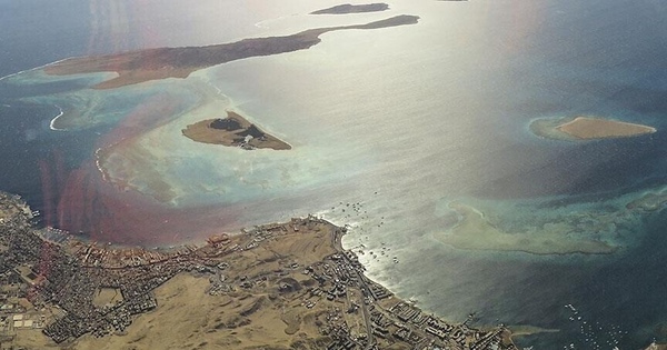 Iran công bố quy định hàng hải mới tại Hormuz, cảnh báo xung đột tiếp tục