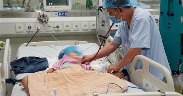 Bé 3 tuổi đuối nước ở bể bơi khi đi du lịch