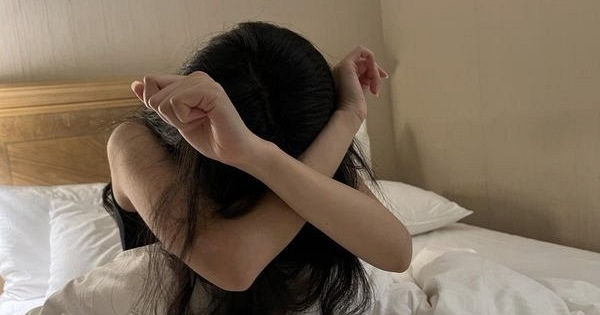 Rúng động hình ảnh nhạy cảm của cặp đôi trẻ trong 9 chiếc điện thoại, sự biến thái và băng hoại đạo đức đến từ người thân