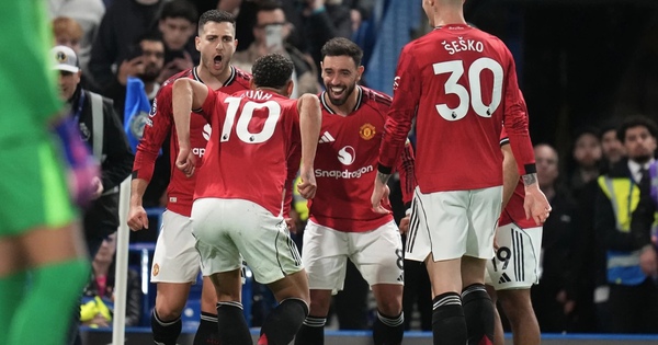 Kịch bản không tưởng khiến Man Utd chưa thể sớm đoạt vé Champions League