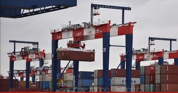 Tăng trưởng kinh tế Mỹ chậm hơn dự báo, lạm phát tăng mạnh