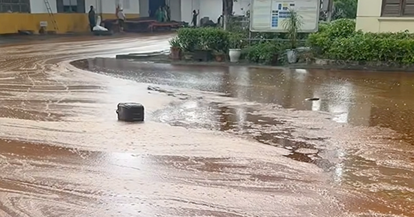 Sét đánh trúng bể chứa nhà máy đường ở Nghệ An, 2.000 tấn mật mía tràn ra ngoài