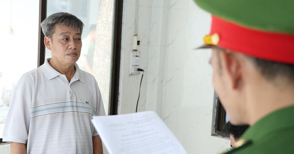 Phát hiện 7 người liên tục chuyển khoản tổng cộng hơn 80 tỷ đồng cho người đàn ông SN 1976