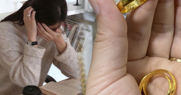 5 năm sau ngày giữ hộ vàng cưới, mẹ chồng đưa tôi một tập giấy tờ khiến tôi bủn rủn chân tay