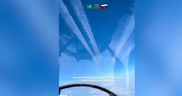 Khoảnh khắc đặc biệt trên bầu trời gây chú ý khi ông Putin công du