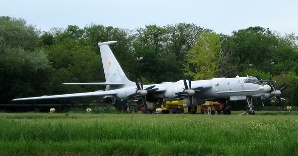 Ukraine phá hủy nhầm máy bay Tu-142 đã ngừng hoạt động