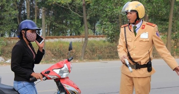 Mức phạt lỗi dùng điện thoại khi lái xe mới nhất 2026 đối với tất cả các loại xe, tài xế chú ý
