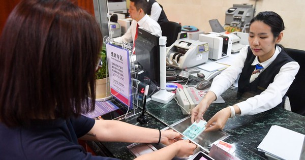 Dùng tài khoản chính chủ thanh toán bị từ chối dù còn tiền, người phụ nữ đến ngân hàng nhận tuyên bố: “Chủ tài khoản đã qua đời”