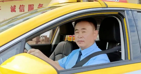 Khách đi taxi hết 46.000 đồng nhưng chuyển khoản hơn 390 triệu, tài xế nhận được tiền lập tức báo công an
