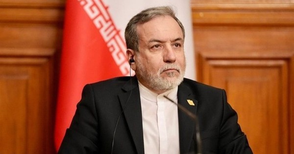 Iran sẵn sàng phòng thủ quyết liệt trước 'cướp biển' có tàu sân bay