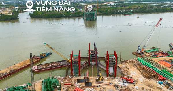 Toàn cảnh công trường cầu dây văng rộng nhất Hải Phòng: Tháp cao bằng tòa nhà 40 tầng, nằm sát vách dự án hơn 2 tỷ USD của Vingroup