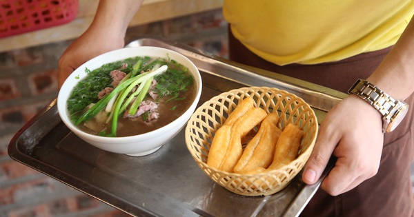 Thói quen ăn phở của hàng triệu người Việt: Bác sĩ cảnh báo món ăn kèm “ngon miệng” nhưng tiềm ẩn rủi ro