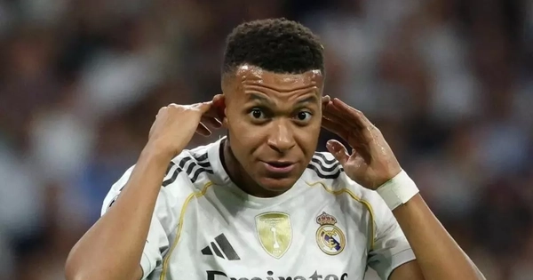Chủ tịch Perez nóng mắt với Mbappe