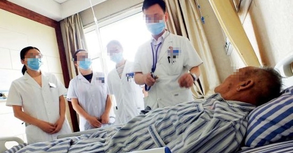 Cụ ông suy thận cấp chỉ vì 1 nguyên nhân được bác sĩ cảnh báo đặc biệt: Mùa hè rất dễ gặp!