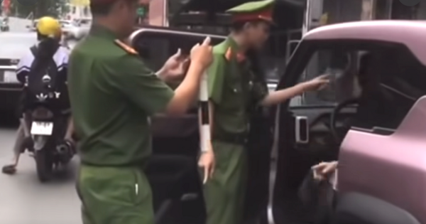 Nữ tài xế ở Hà Nội lớn tiếng với cảnh sát giữa phố: Đã rõ nguồn cơn và cái kết