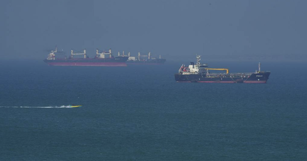 Iran sẵn sàng hỗ trợ tàu thương mại tại eo biển Hormuz