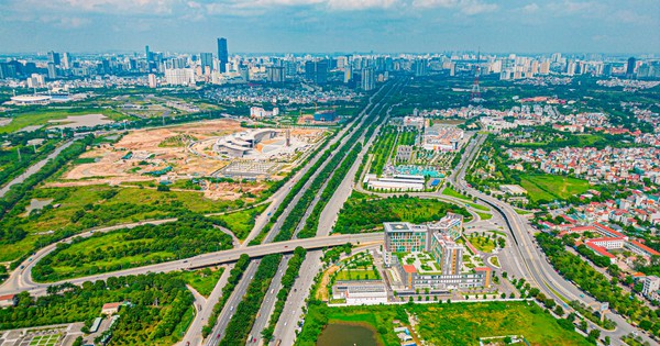 Việt Nam sở hữu một đại lộ rộng kỷ lục, quy mô 16 làn xe đẹp như Châu Âu, được khánh thành vào đúng dịp đặc biệt, cả trăm tòa chung cư bám dọc theo