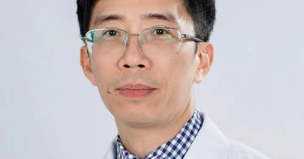 Giáo sư HOT nhất MXH cứu người trên máy bay: Là Giám đốc Trung tâm Đột quỵ tại bệnh viện hàng đầu Việt Nam, 49 tuổi được phong hàm GS trẻ nhất năm 2025