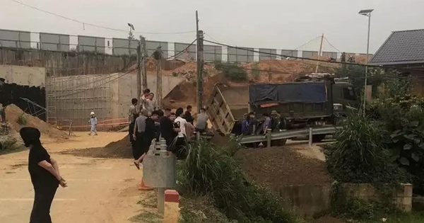 Xe tải đổ nghiêng đè bé trai 7 tuổi tử vong