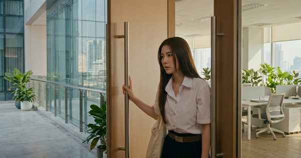 Người phụ nữ tầng 12 mỗi tối đều khóc một mình, tôi gõ cửa hỏi thăm và hối hận vì điều đó
