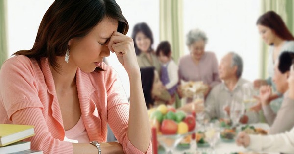 Vừa làm dâu trưởng, bận không về đám giỗ được, tôi bị cả họ nhà chồng 