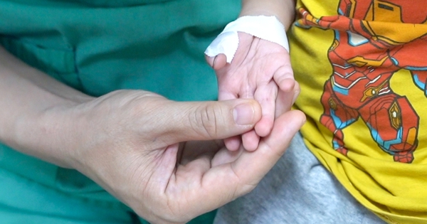 Hành trình vượt 300km giành sự sống cho bé trai có trái tim chiếm 2/3 lồng ngực