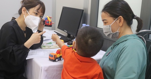 Trẻ dưới 6 tuổi được khám sức khỏe hằng năm, có tầm soát tự kỷ
