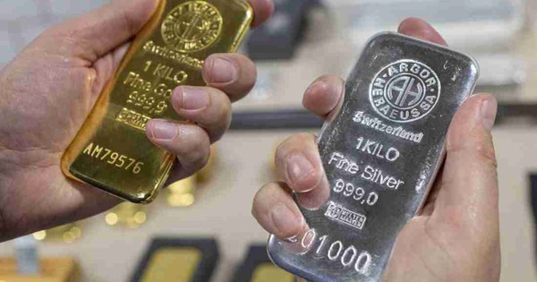Nhiều chuyên gia dự báo giá vàng, bạc sẽ lập đỉnh mới