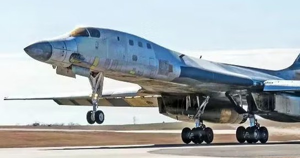 Không quân Mỹ đã đưa máy bay ném bom B-1B Apocalypse II trở lại từ 'nghĩa địa'
