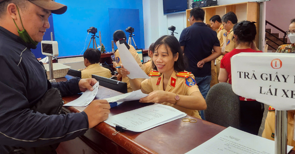 Cách đổi bằng lái xe ô tô, xe máy tại nhà mới nhất năm 2026