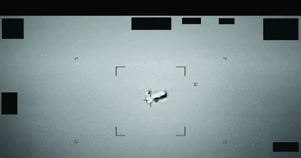 Lầu Năm Góc công bố loạt tài liệu về UFO