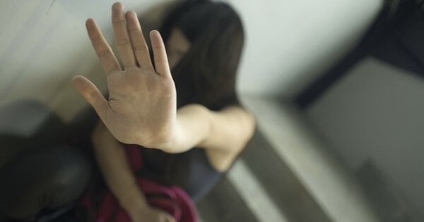 Bê bối hai lần bị bắt quả tang có hành vi nhạy cảm với học sinh, nữ giáo viên trẻ đối mặt án phạt nghiêm trọng