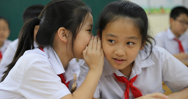 Phải nói với con mình: Có 4 điều tuyệt đối không được kể với bạn cùng lớp, dù thân đến đâu!