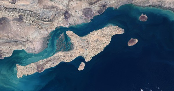 Quan chức cấp cao Iran ví eo biển Hormuz như 'bom nguyên tử'