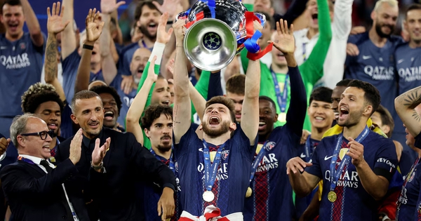 Khvicha Kvaratskhelia xuất sắc nhất Champions League 2025-2026