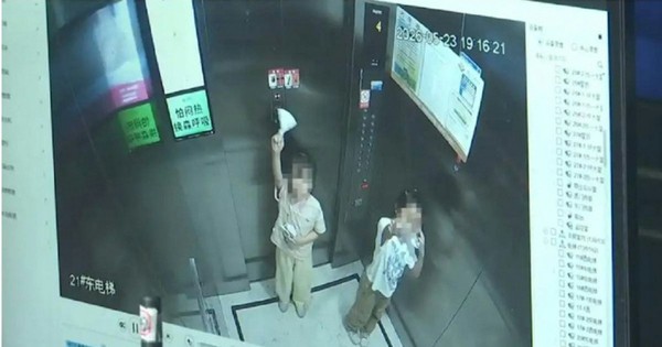 Hai bé gái 9 tuổi bị kẹt trong thang máy suốt 2 giờ, cầu cứu 50 lần nhưng bảo vệ vẫn ngó lơ