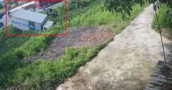 Video: Khoảnh khắc ô tô tải quay đầu ‘thần tốc’, húc văng xe máy xuống mương