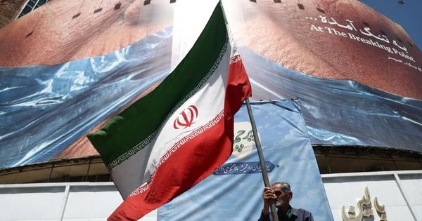 Iran tuyên bố ngừng trao đổi với Mỹ, phong toả hoàn toàn eo biển Hormuz, giá dầu tăng dựng đứng 7%