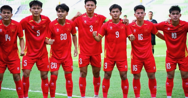 Lập hat-trick ngày ra quân, sao trẻ giúp tuyển Việt Nam 