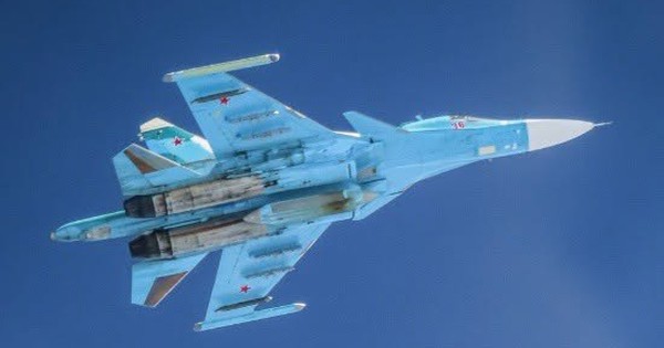 Máy bay ném bom Su-34 lần đầu được nhìn thấy với hệ thống Sy